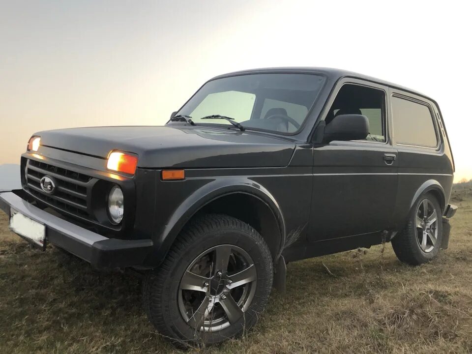 Нива легенд на литье фото Диски Ниагара и шины Кама флей на Ниву. - Lada 4x4 3D, 1,7 л, 2017 года шины DRI