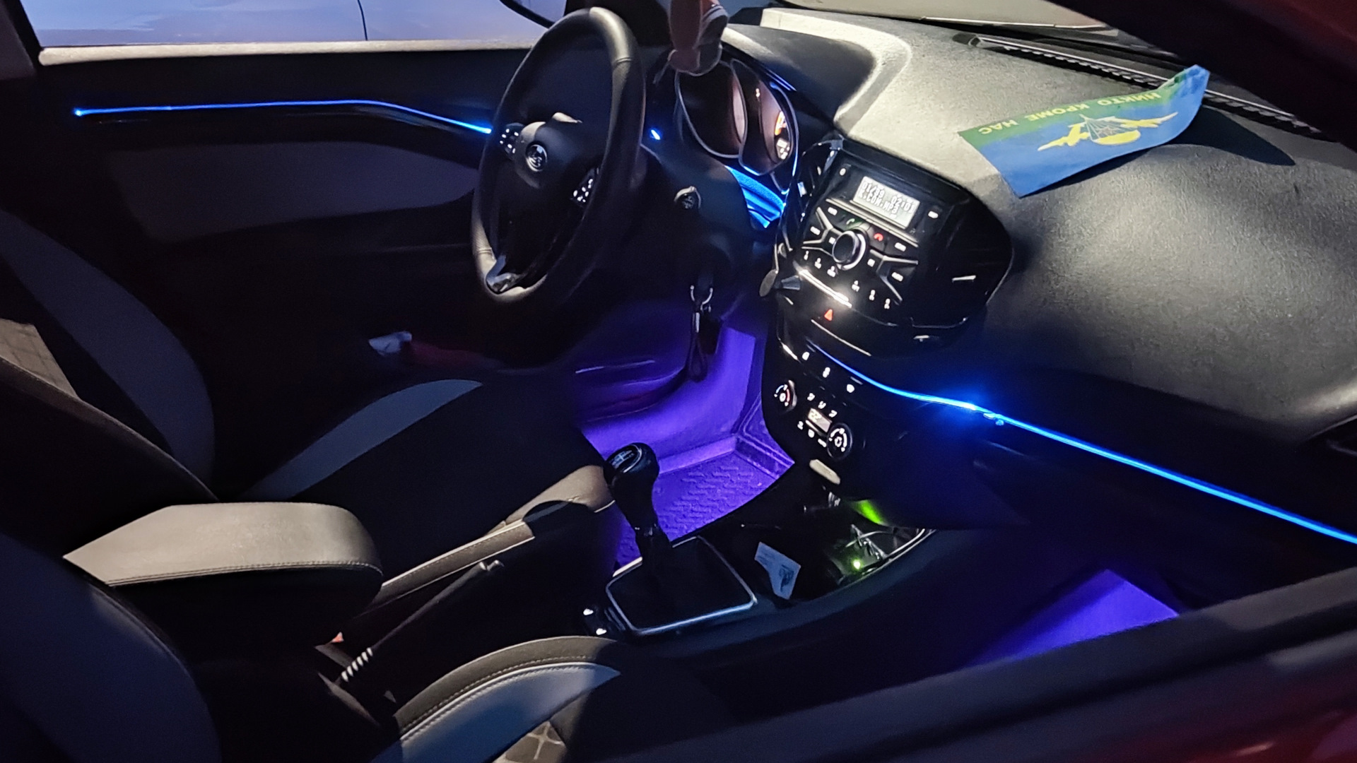 Нива легенд неоновая лента в салоне фото Lada Vesta SW Cross 1.6 бензиновый 2019 Voiture на DRIVE2