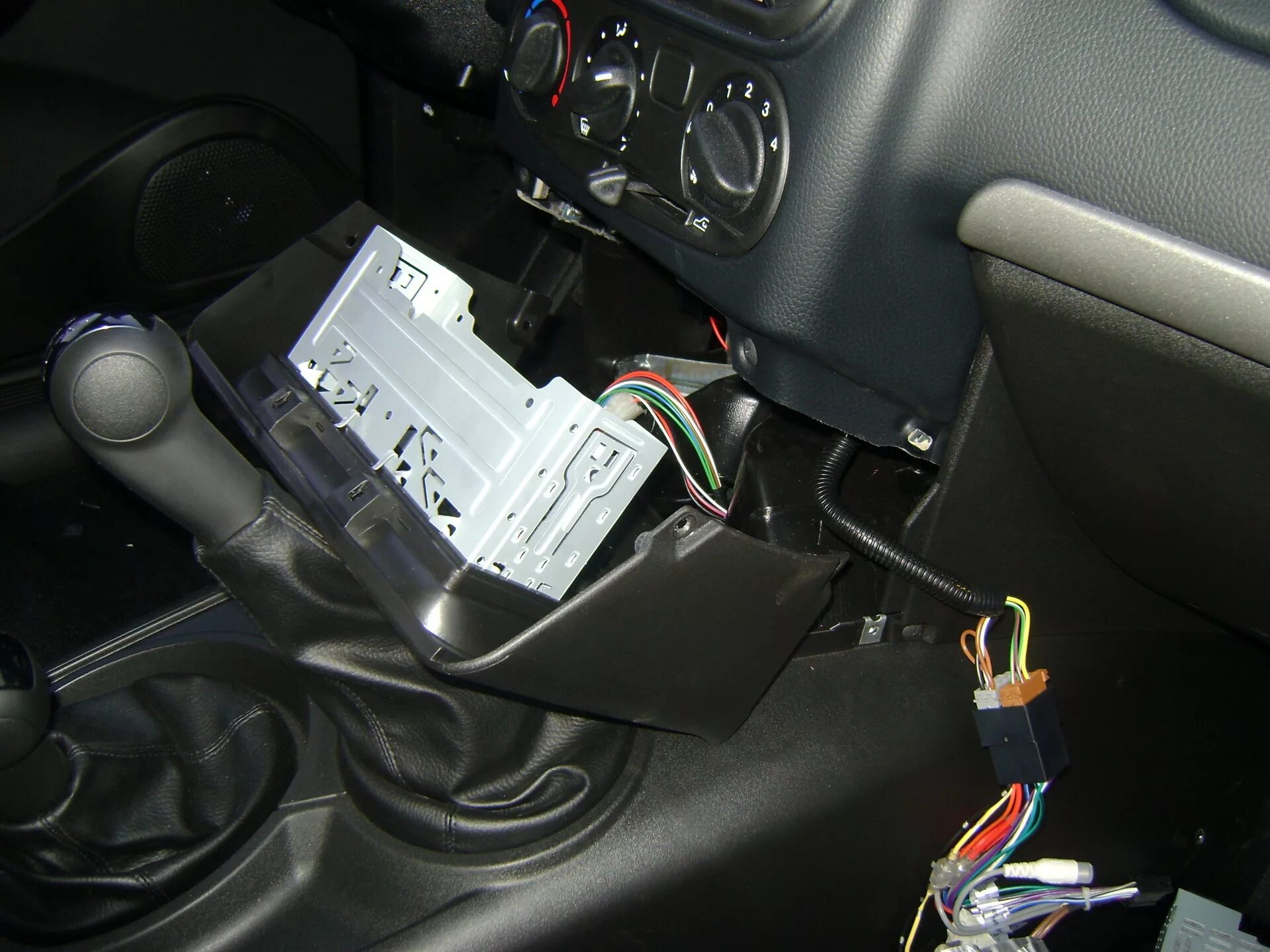 Нива легенд подключение магнитолы Установка музыки - Chevrolet Niva, 1,7 л, 2011 года тюнинг DRIVE2