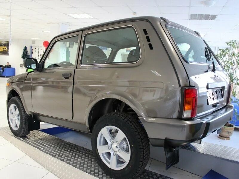 Нива легенд цвет кориандр фото Купить новый Lada (ВАЗ) 2121 (4x4) I Рестайлинг Urban 1.7 MT (83 л.с.) 4WD бензи