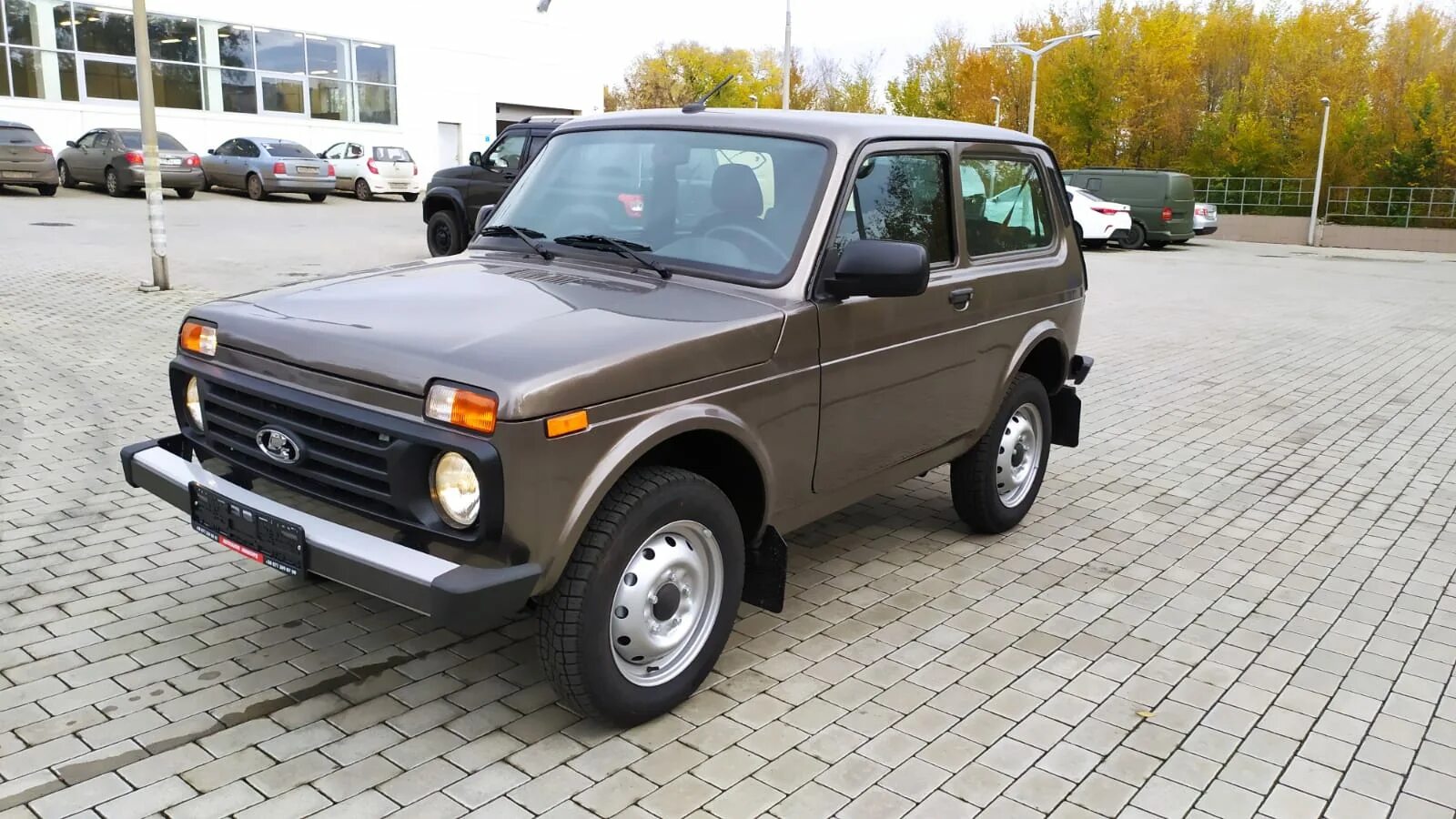 Нива легенд цвет кориандр фото LADA NIVA LEGEND 3 ДВ. 1.7 л 8 кл. (83 л.с.), 5МТ, 4WD комплектации Classic "22"