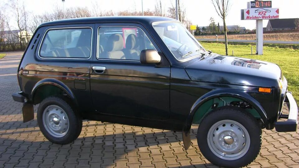 Нива легенд цвет несси фото Lada 4x4 3D 1.7 бензиновый 2014 на DRIVE2