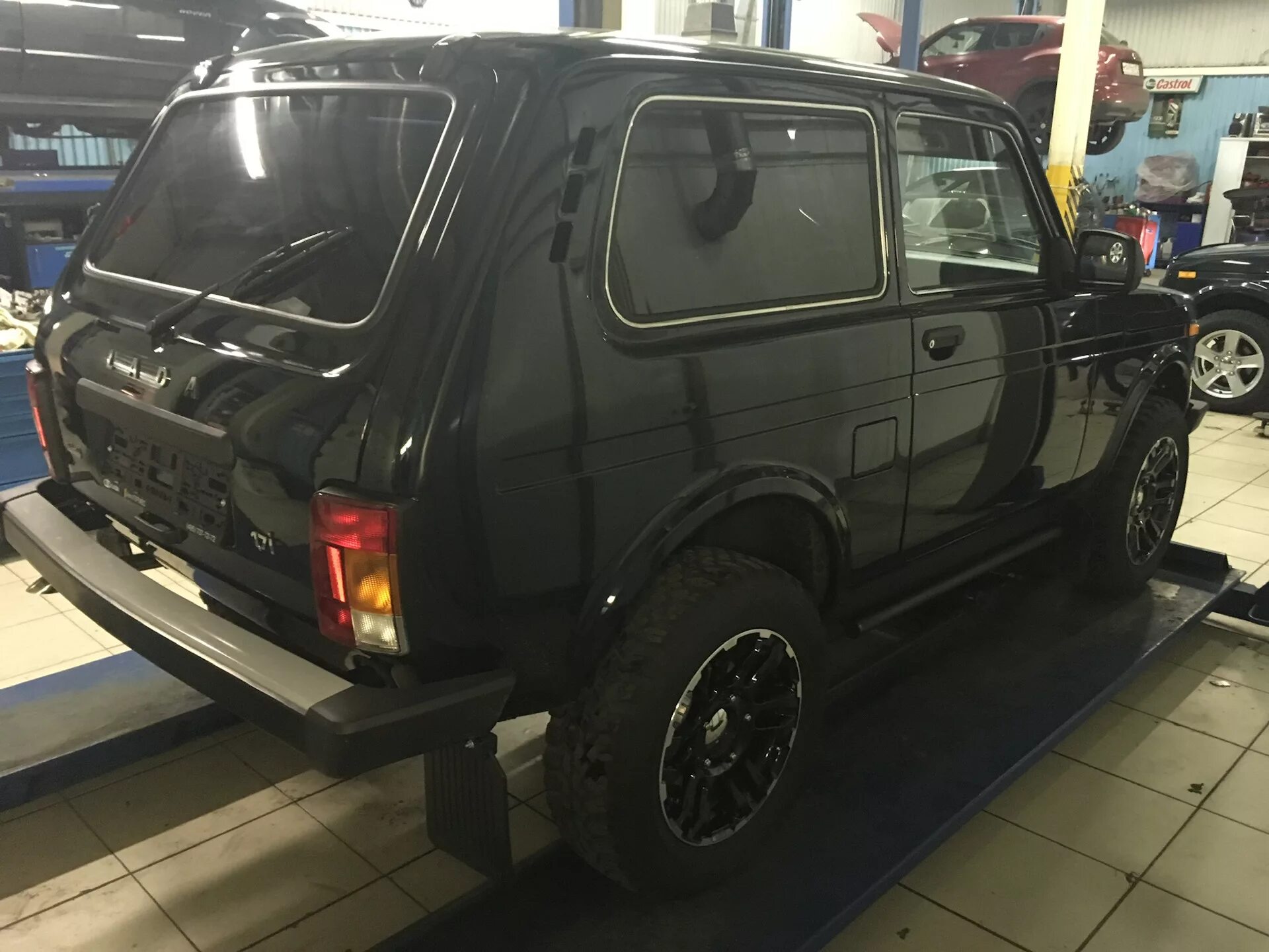Нива легенд цвет несси фото Пороги и ТСУ. - Lada 4x4 3D, 1,7 л, 2018 года стайлинг DRIVE2