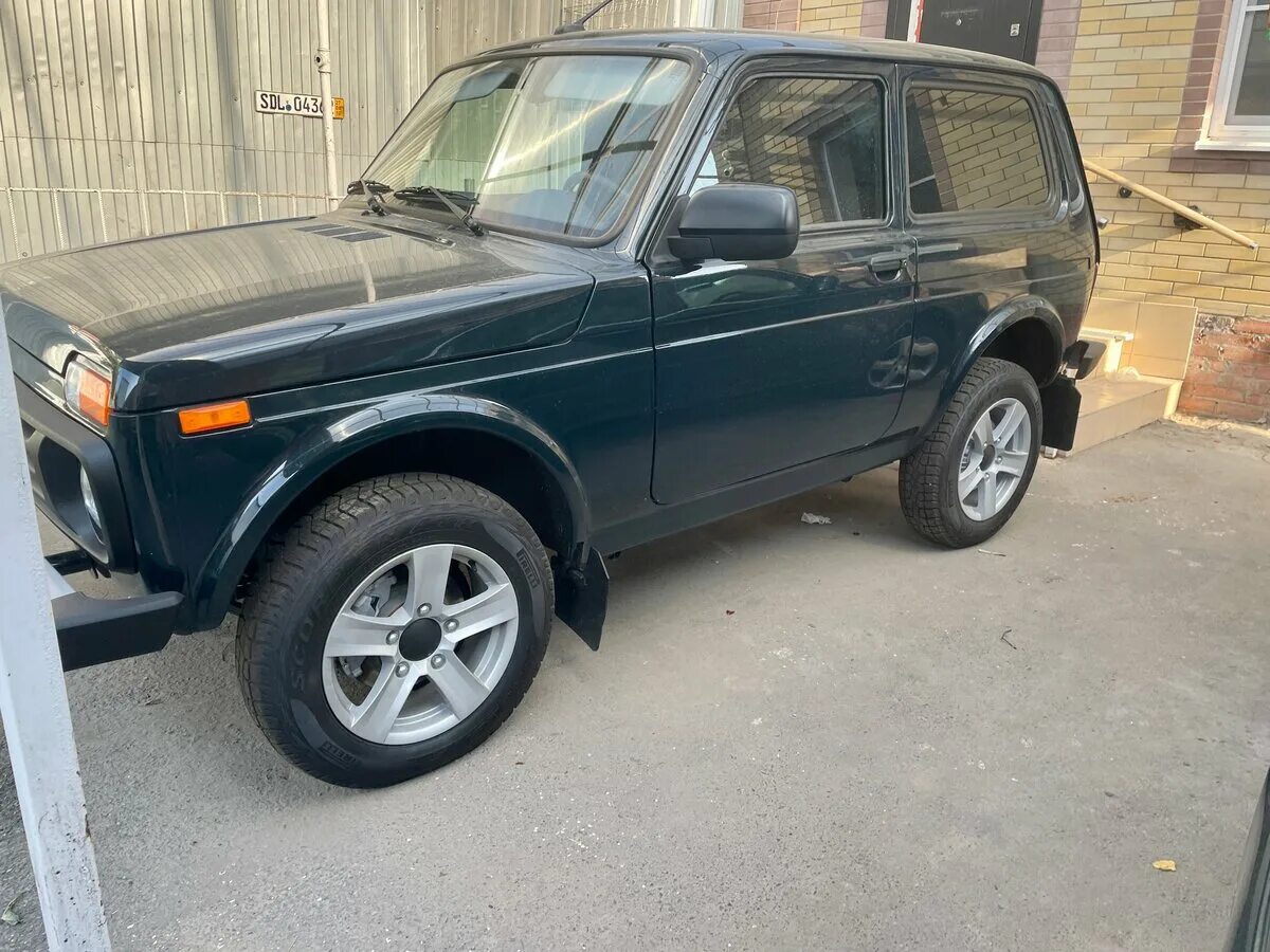 Нива легенд зеленая фото Купить б/у Lada (ВАЗ) Niva Legend 2021-2024 1.7 MT (83 л.с.) 4WD бензин механика