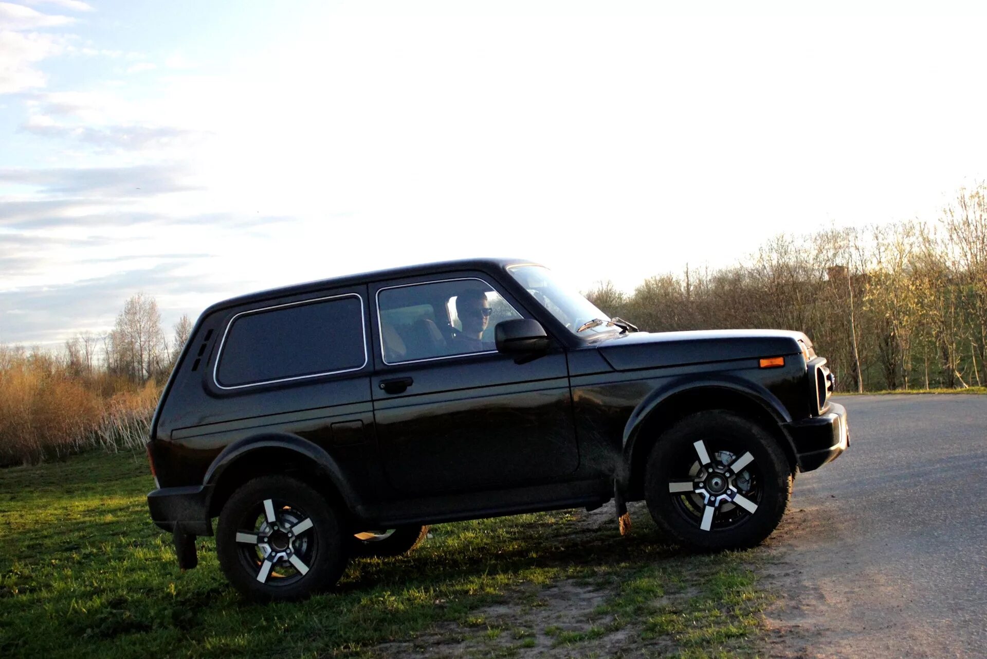 Нива легенда черная фото Летние колеса на Lada 4x4 Urban - Lada 4x4 3D, 1,7 л, 2018 года колёсные диски D