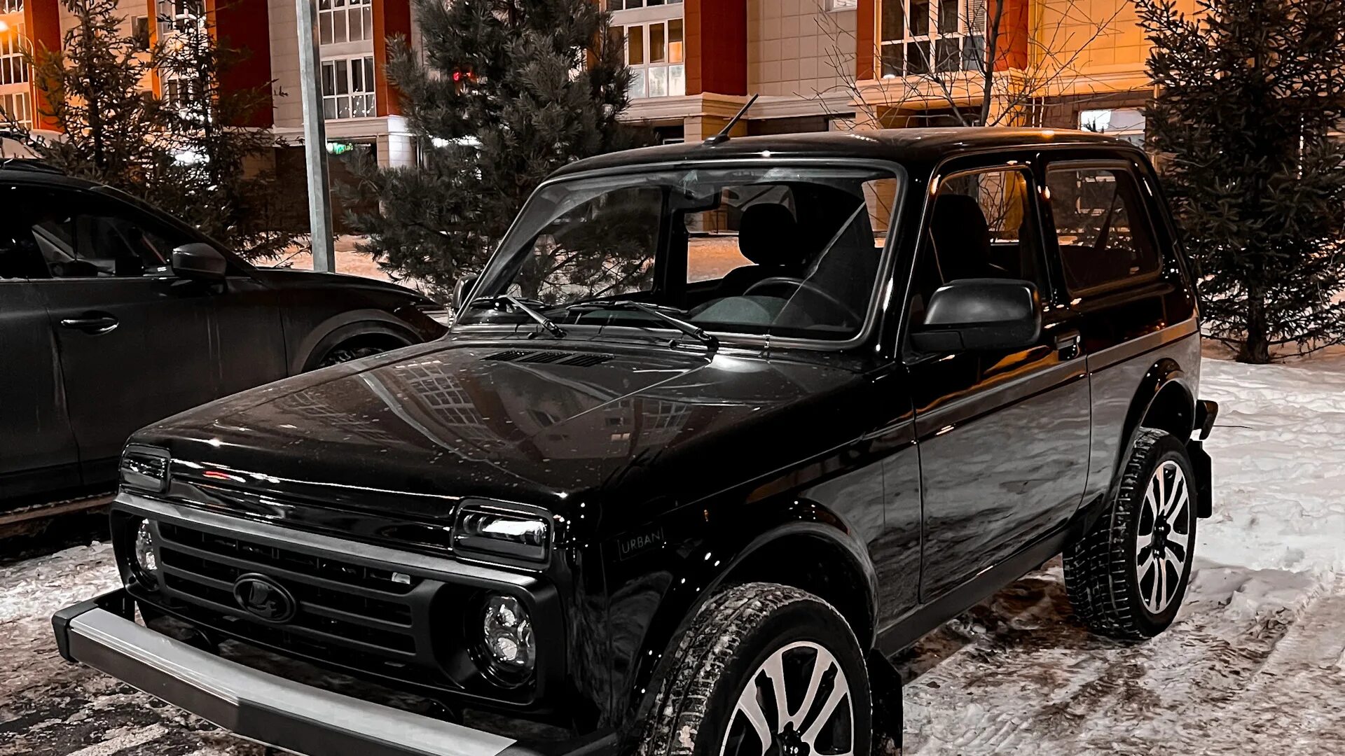 Нива легенда черная фото Lada 4x4 3D 1.7 бензиновый 2022 Черная легенда на DRIVE2
