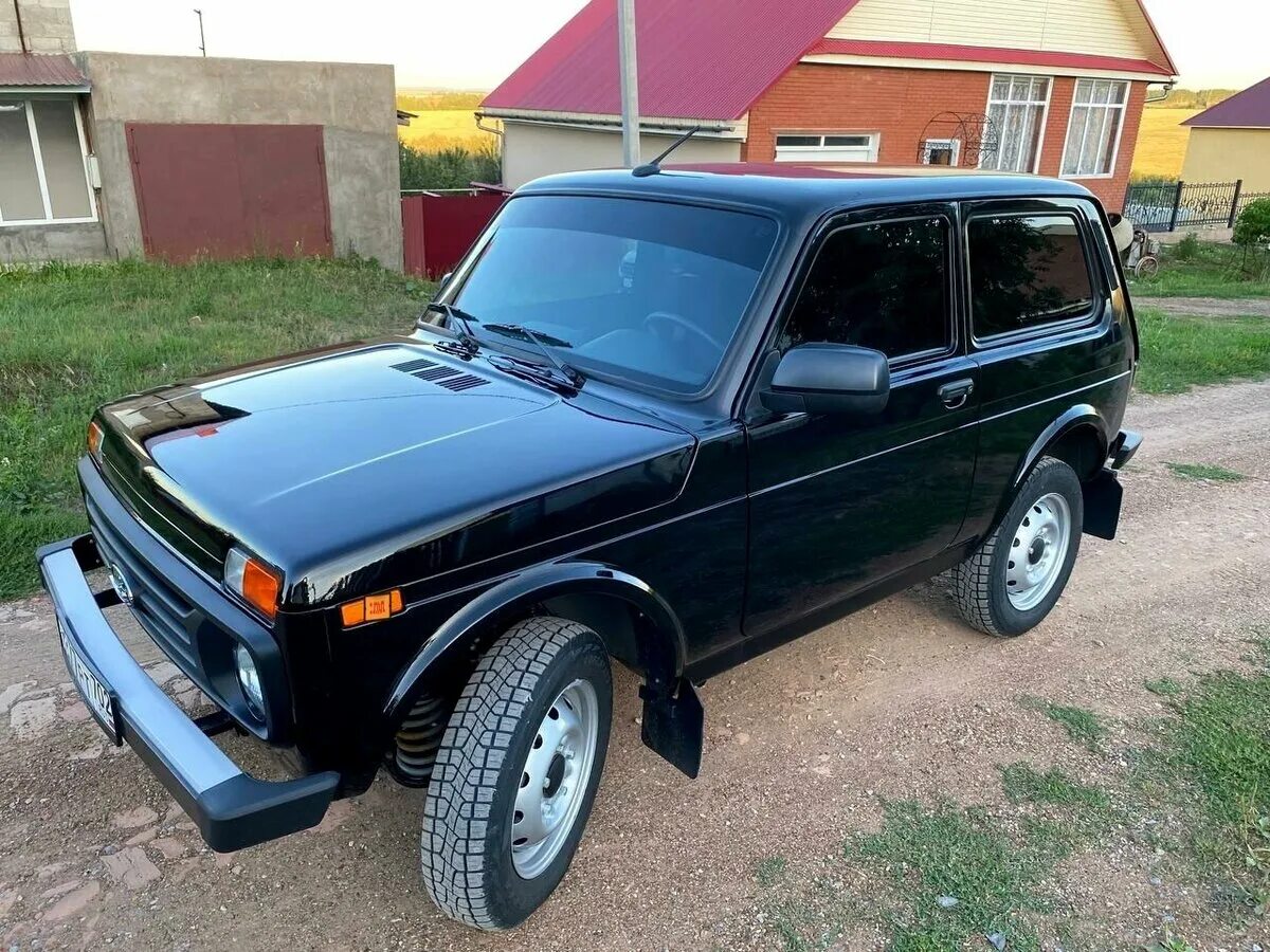 Нива легенда черная фото Купить б/у Lada (ВАЗ) Niva Legend 2021-2024 1.7 MT (83 л.с.) 4WD бензин механика