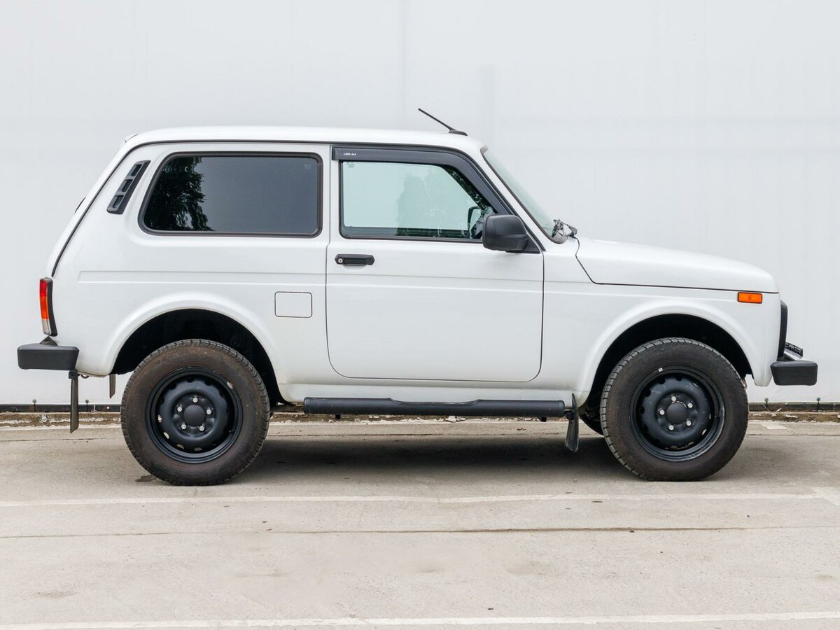 Нива легенда в белом цвете фото Купить б/у Lada (ВАЗ) Niva Legend 2021-2024 1.7 MT (83 л.с.) 4WD бензин механика