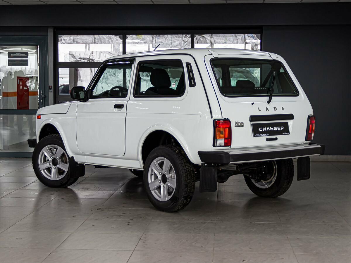 Нива легенда в белом цвете фото Купить новый Lada (ВАЗ) Niva Legend 2021-2024 1.7 MT (83 л.с.) 4WD бензин механи