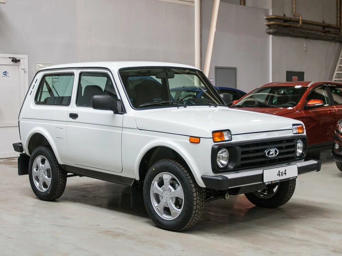 Нива легенда в белом цвете фото Купить новый Lada (ВАЗ) 2121 (4x4) I Рестайлинг 1.7 MT (83 л.с.) 4WD бензин меха