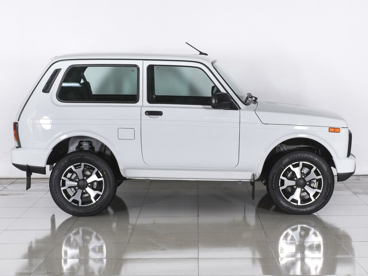 Нива легенда в белом цвете фото Купить б/у Lada (ВАЗ) Niva Legend 2021-2024 1.7 MT (83 л.с.) 4WD бензин механика