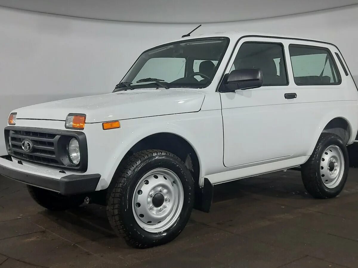 Нива легенда в белом цвете фото Купить новый Lada (ВАЗ) Niva Legend 2021-2024 Euro-2 1.7 MT (83 л.с.) 4WD бензин