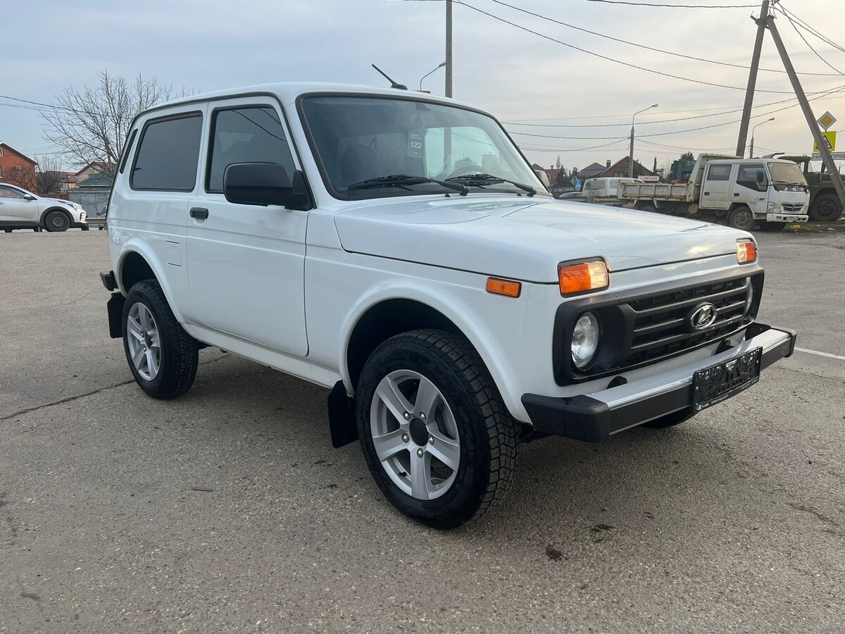 Нива легенда в белом цвете фото Купить новый Lada (ВАЗ) Niva Legend 2021-2024 Euro-2 1.7 MT (83 л.с.) 4WD бензин