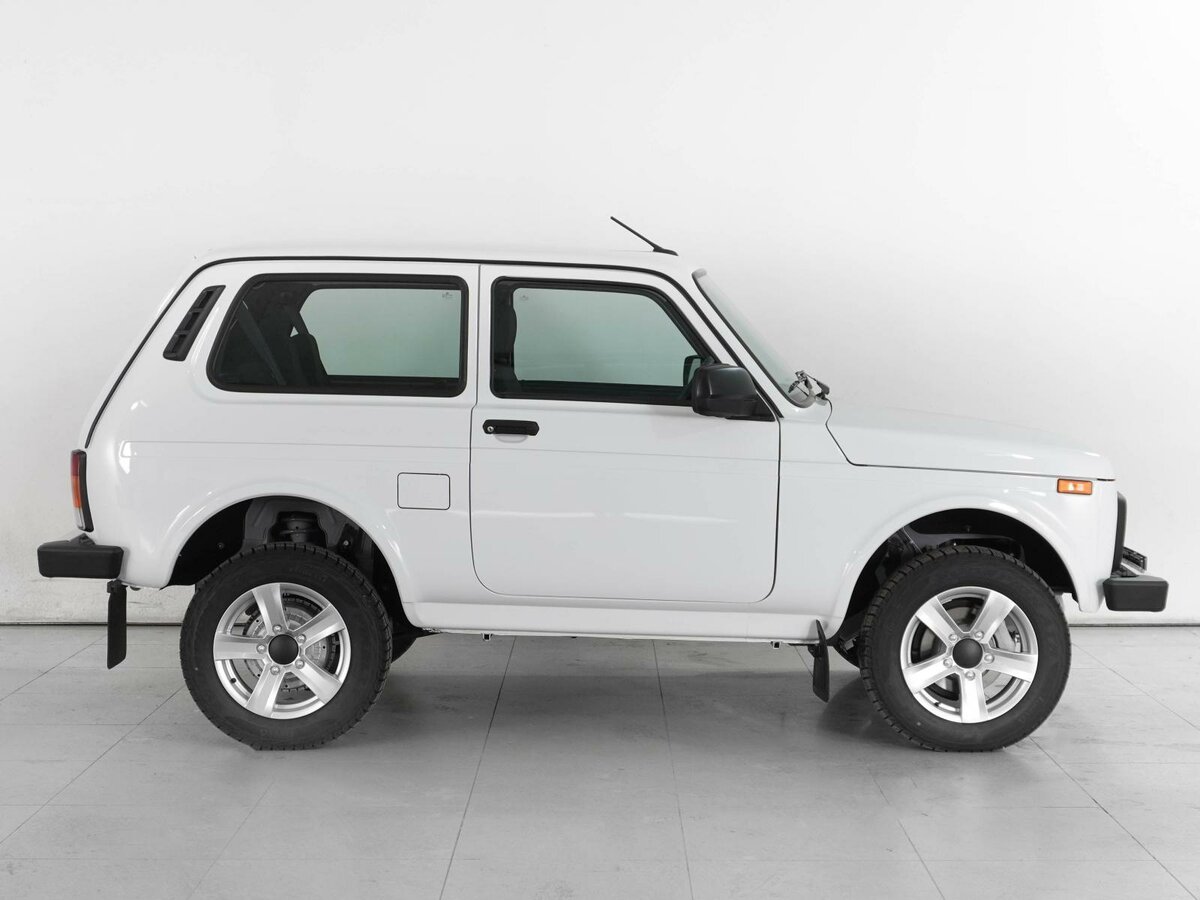 Нива легенда в белом цвете фото Купить б/у Lada (ВАЗ) Niva Legend 2021-2024 1.7 MT (83 л.с.) 4WD бензин механика