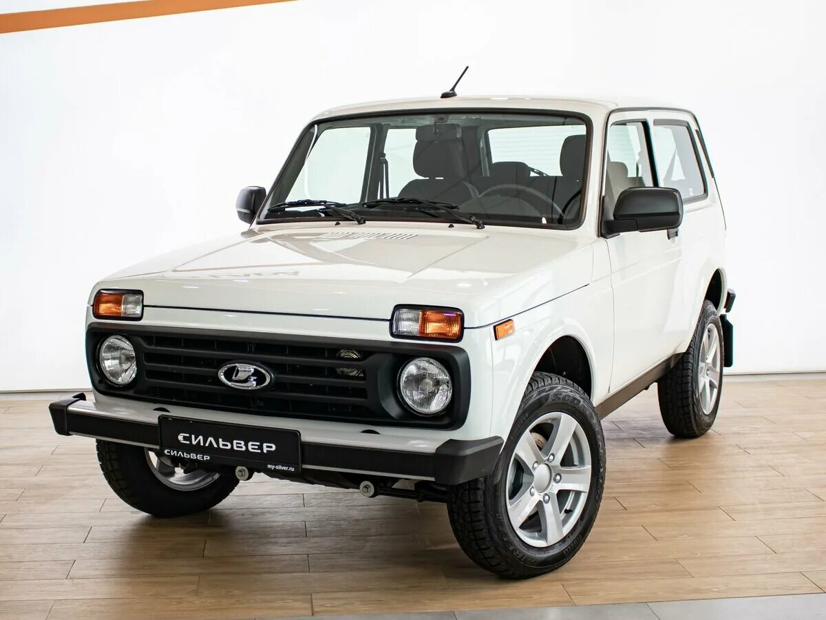Нива легенда в белом цвете фото Купить новый Lada (ВАЗ) Niva Legend 2021-2024 1.7 MT (83 л.с.) 4WD бензин механи