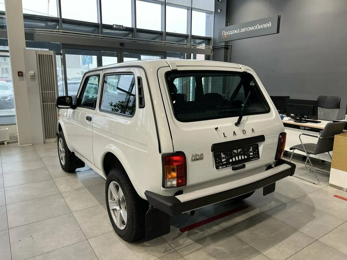 Нива легенда в белом цвете фото Купить новый Lada (ВАЗ) Niva Legend 2021-н.в. Euro-2 1.7 MT (83 л.с.) 4WD бензин