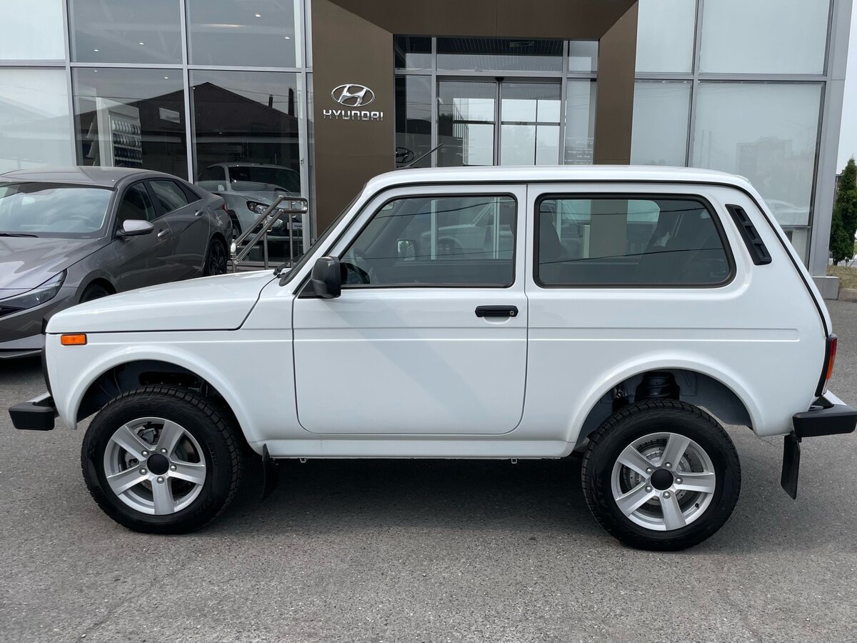 Нива легенда в белом цвете фото Купить б/у Lada (ВАЗ) Niva Legend 2021-2024 1.7 MT (83 л.с.) 4WD бензин механика