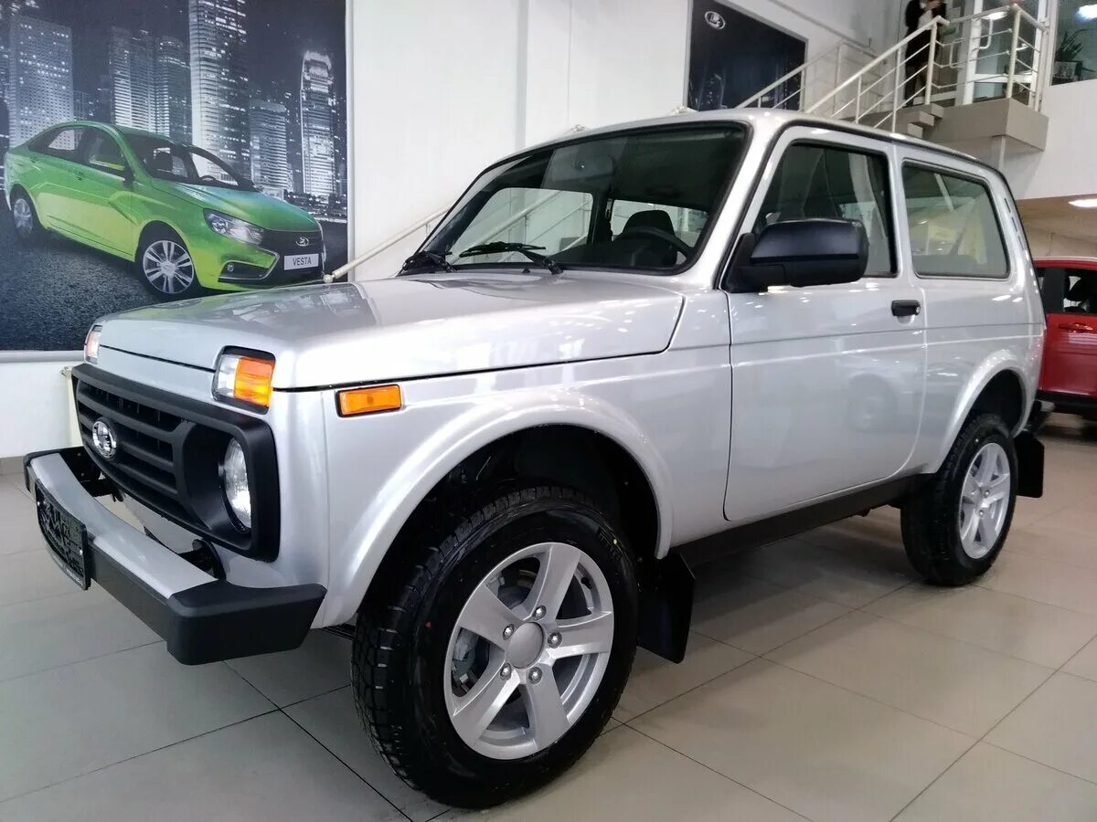 Нива легенда в белом цвете фото Купить новый Lada (ВАЗ) Niva Legend 2021-2024 1.7 MT (83 л.с.) 4WD бензин механи