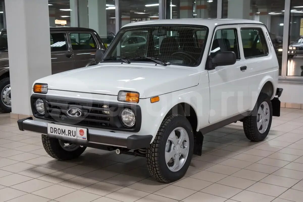 Нива люкс фото Лада 4x4 2121 Нива 1.7 MT Люкс (10.2016 - 04.2018) - технические характеристики