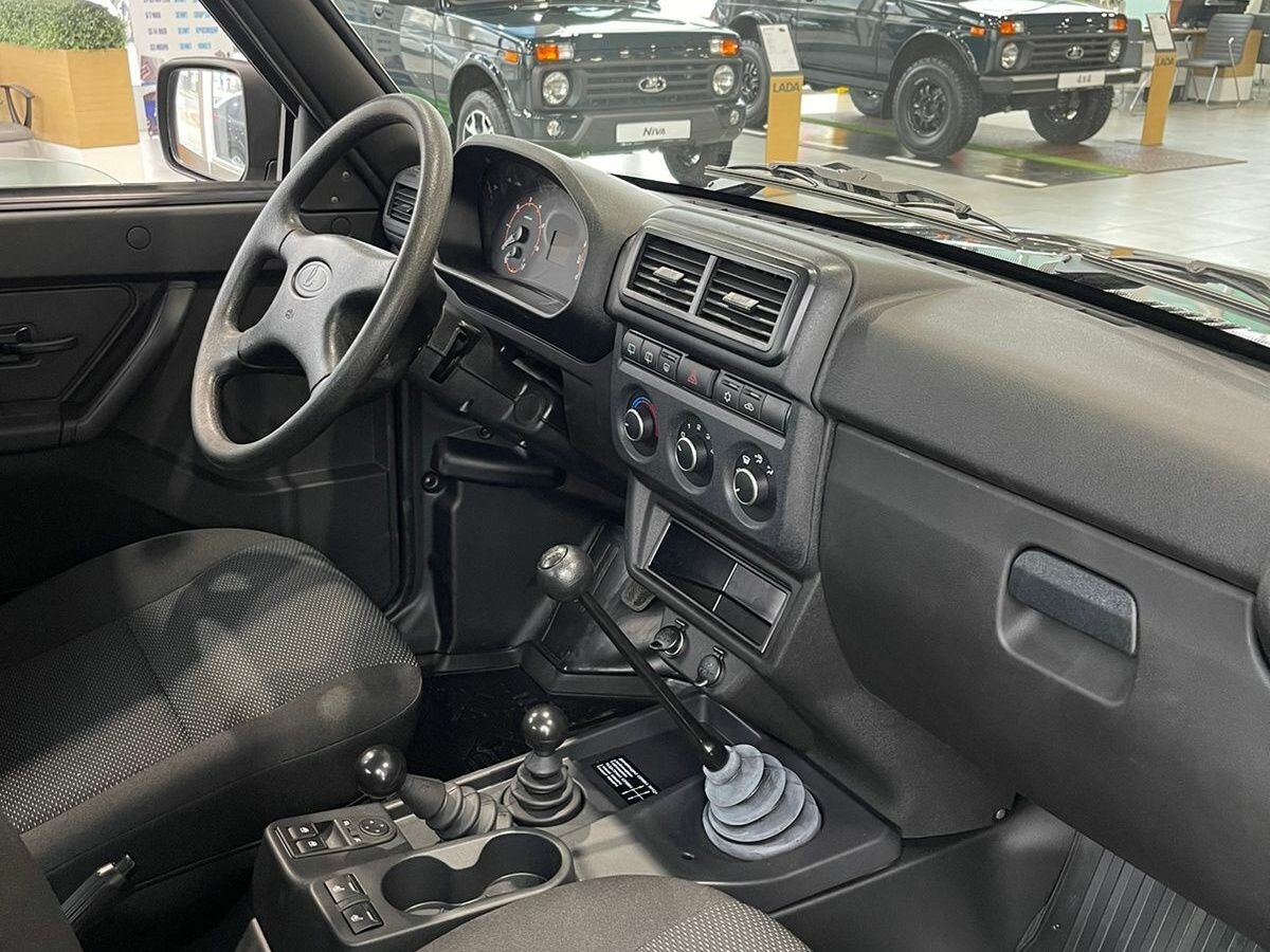 Нива люкс фото салона Купить новый Lada (ВАЗ) Niva Legend 2021-2024 1.7 MT (83 л.с.) 4WD бензин механи