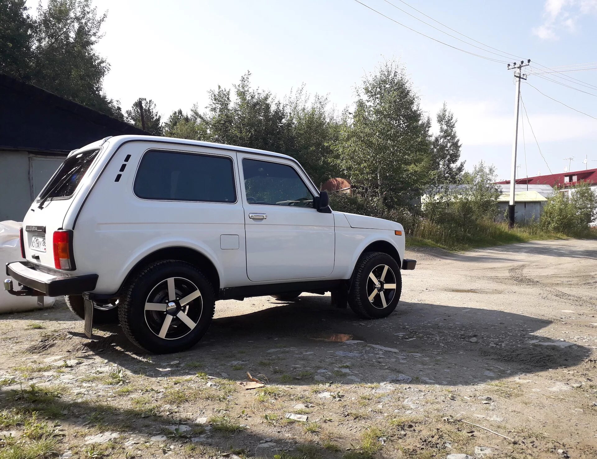 Нива на 17 дисках фото Winter Look 2 : Continental ContiIceContact 2 SUV 215/60 R17 96T + DEFA - Lada 4