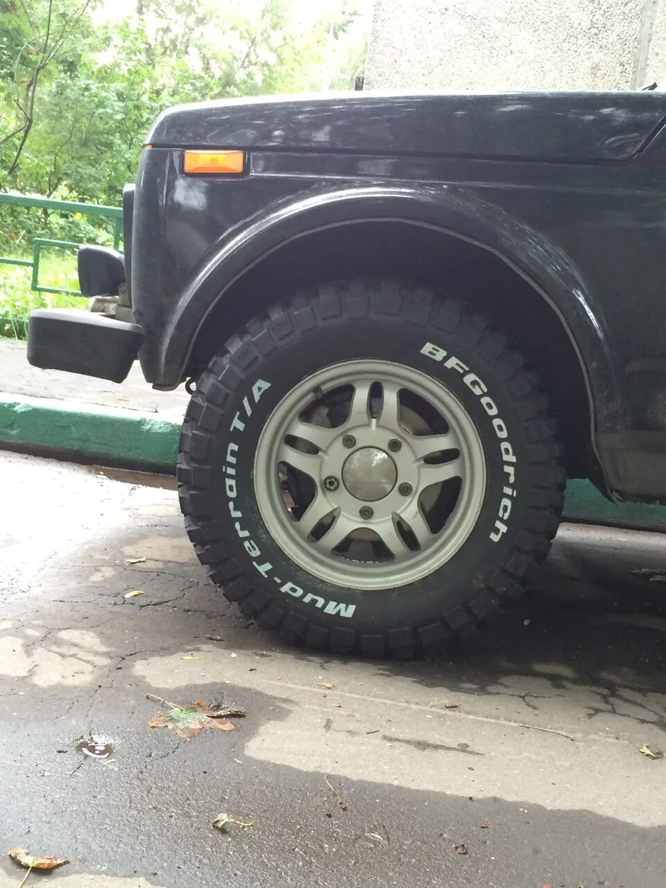 Нива на 215 75 15 фото BFGoodrich_MT_KM2_215/75 R15 Нормальная резина - Lada 4x4 3D, 2012 года шины DRI