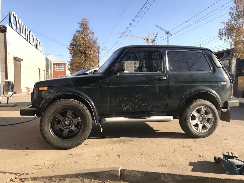 Нива на 215 резине фото Примерил тапули 215/70-16 - Lada 4x4 3D, 1,7 л, 2011 года шины DRIVE2