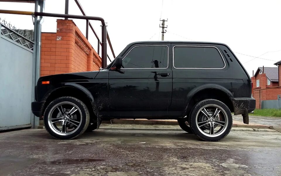 Нива на черных дисках фото отражатели на бампер колеса r18**** - Lada 4x4 3D, 1,7 л, 2019 года наблюдение D