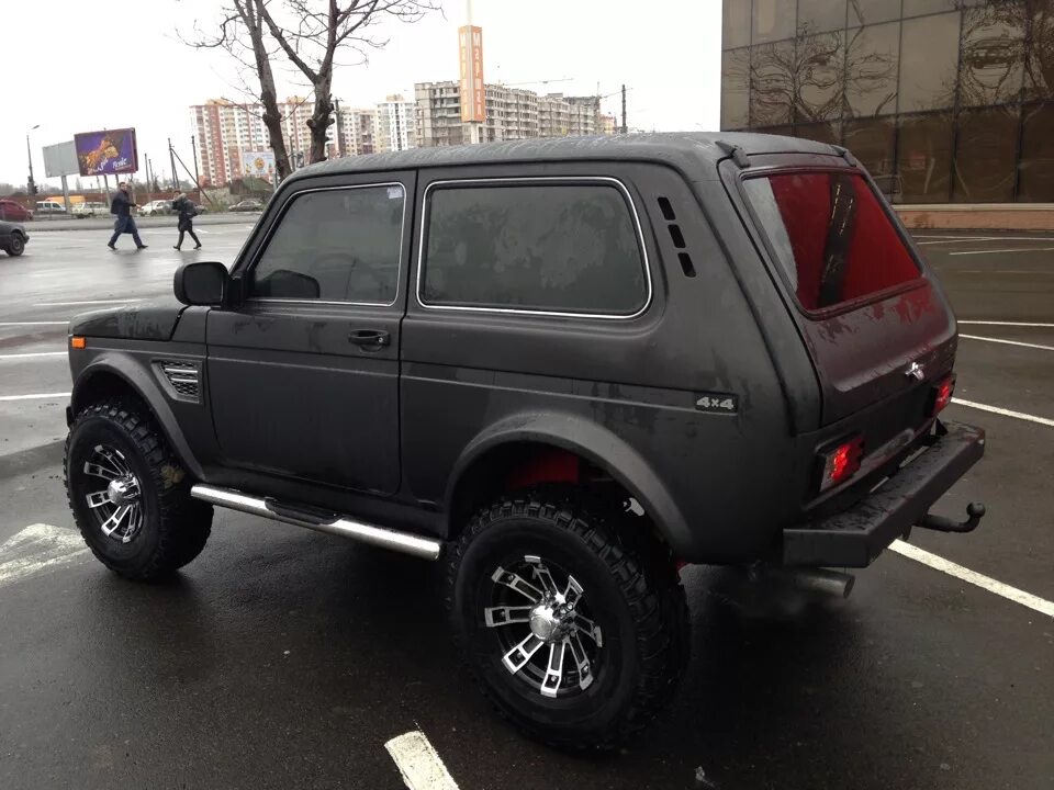 Нива на черных дисках фото Смыли первую пыль - Lada 4x4 3D, 1,6 л, 1981 года мойка DRIVE2