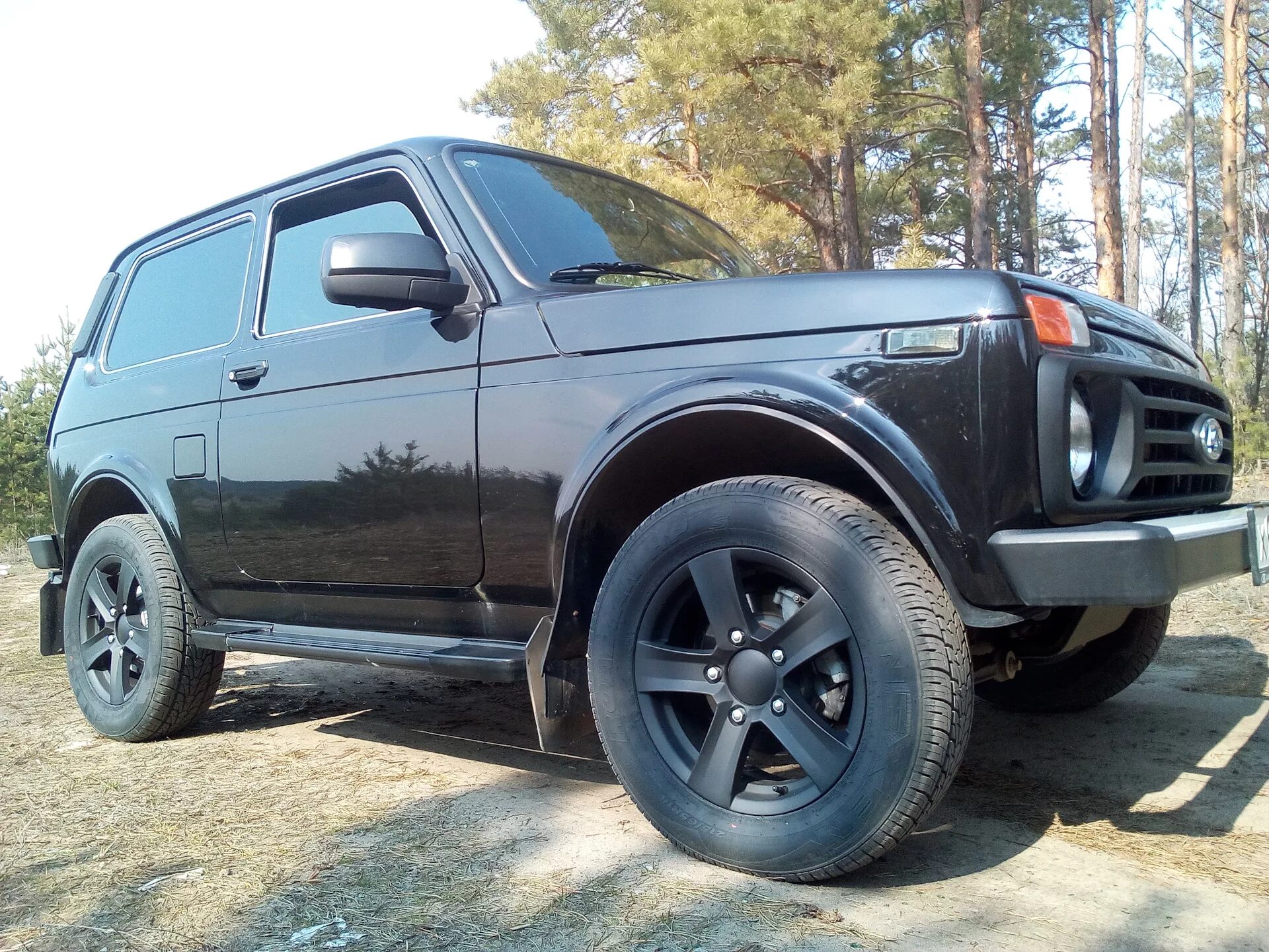 Нива на черных дисках фото Диски: тоже черные - Lada 4x4 3D, 1,7 л, 2018 года колёсные диски DRIVE2