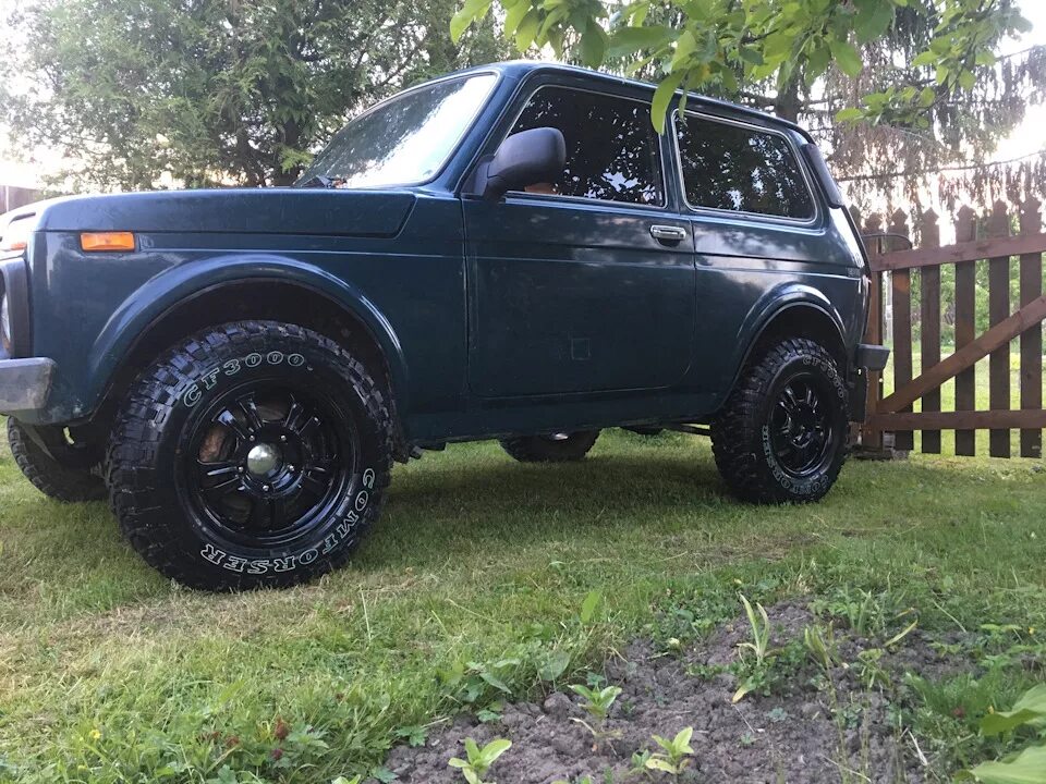 Нива на черных дисках фото Отдаю Диски бронто - Lada 4x4 3D, 1,7 л, 2006 года колёсные диски DRIVE2