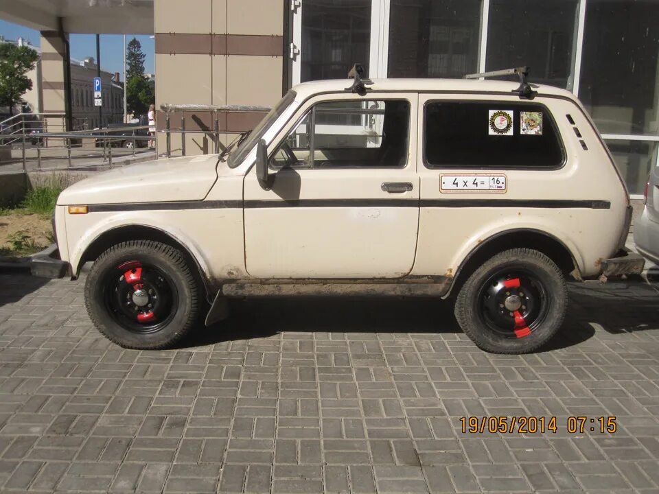 Нива на черных штампах фото ДИСКОтека - Lada 4x4 3D, 1,7 л, 1995 года стайлинг DRIVE2
