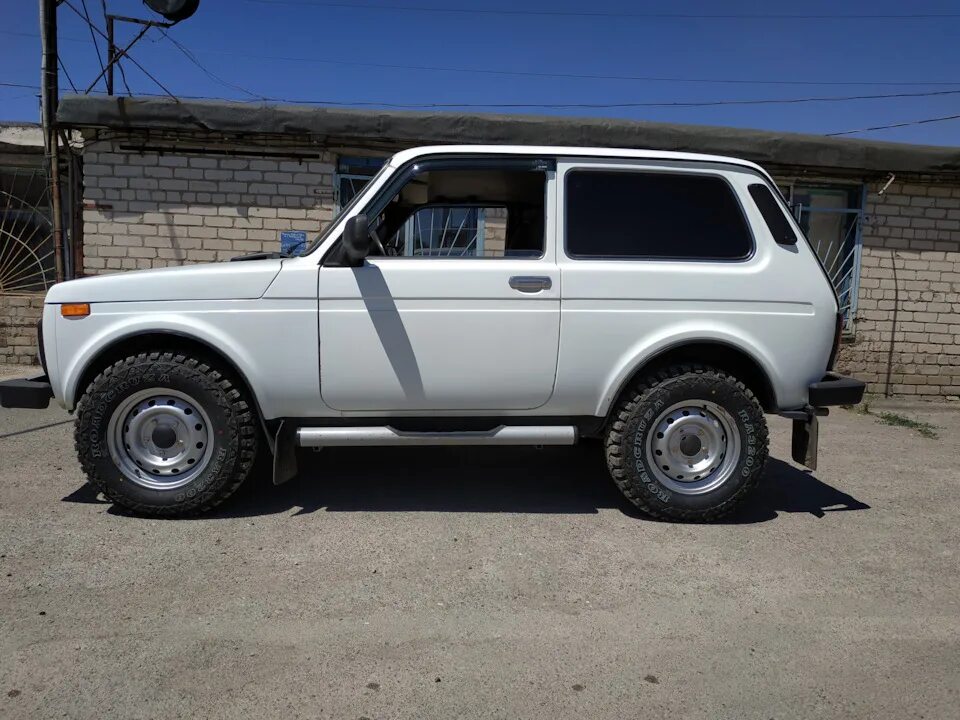 Нива на черных штампах фото Новые колёса - Lada 4x4 3D, 1,7 л, 2013 года шины DRIVE2
