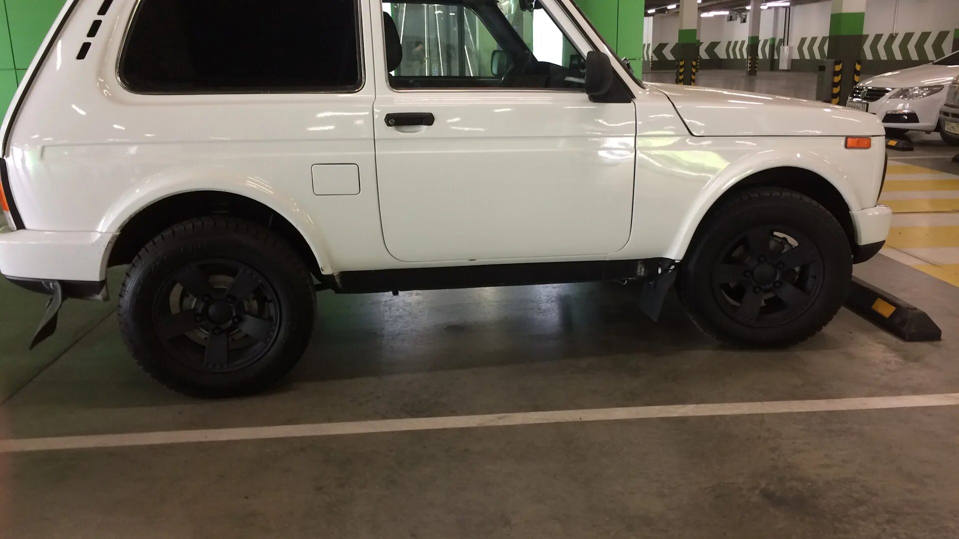 Нива на черных штампах фото Lada 4x4 3D 1.6 бензиновый 2017 Нива Urban на DRIVE2