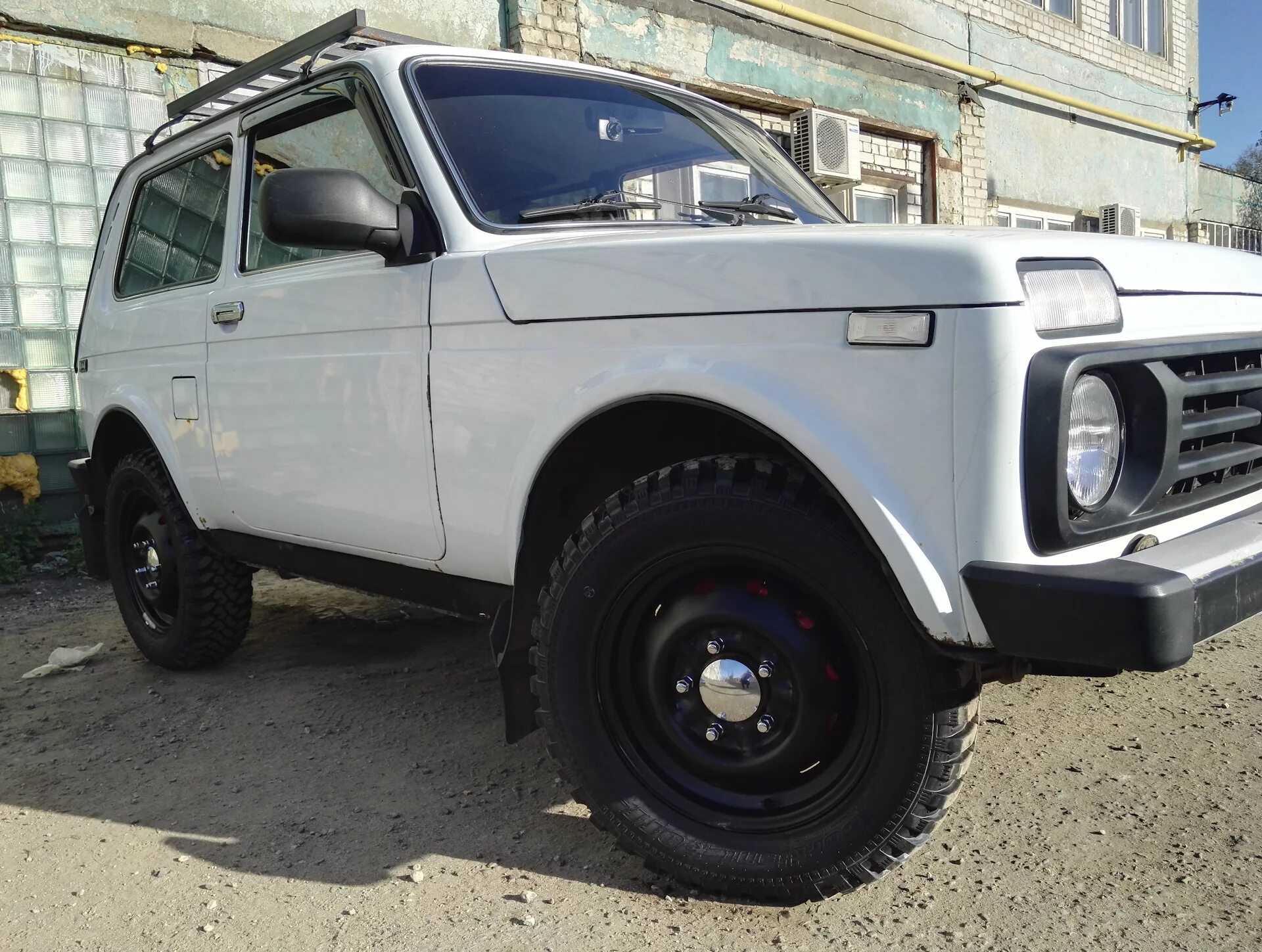 Нива на черных штампах фото Cordiant OFFROAD и КАМА-232 на черных родных штампах - Lada 4x4 3D, 1,7 л, 2011 