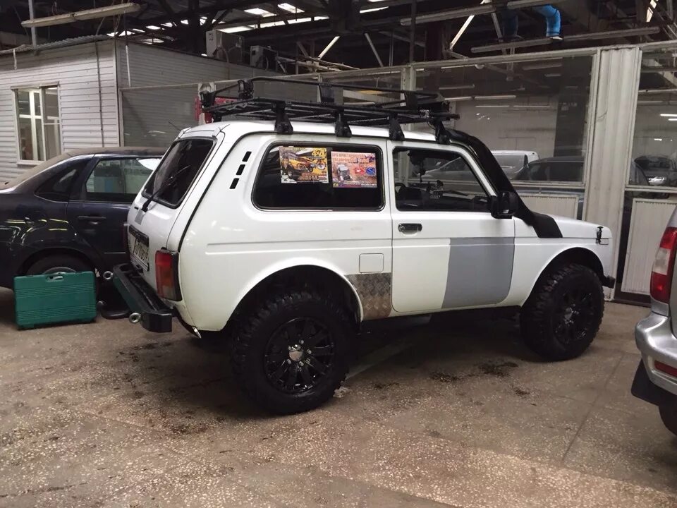Нива на черных штампах фото Диски R16+Зимний гудрич - Lada 4x4 3D, 1,7 л, 2013 года колёсные диски DRIVE2