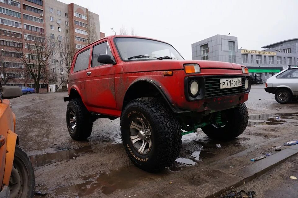Нива на грязевых колесах фото Переход на 33x12.5r15 BFGoodrich AT - Lada 4x4 3D, 1,7 л, 1995 года шины DRIVE2