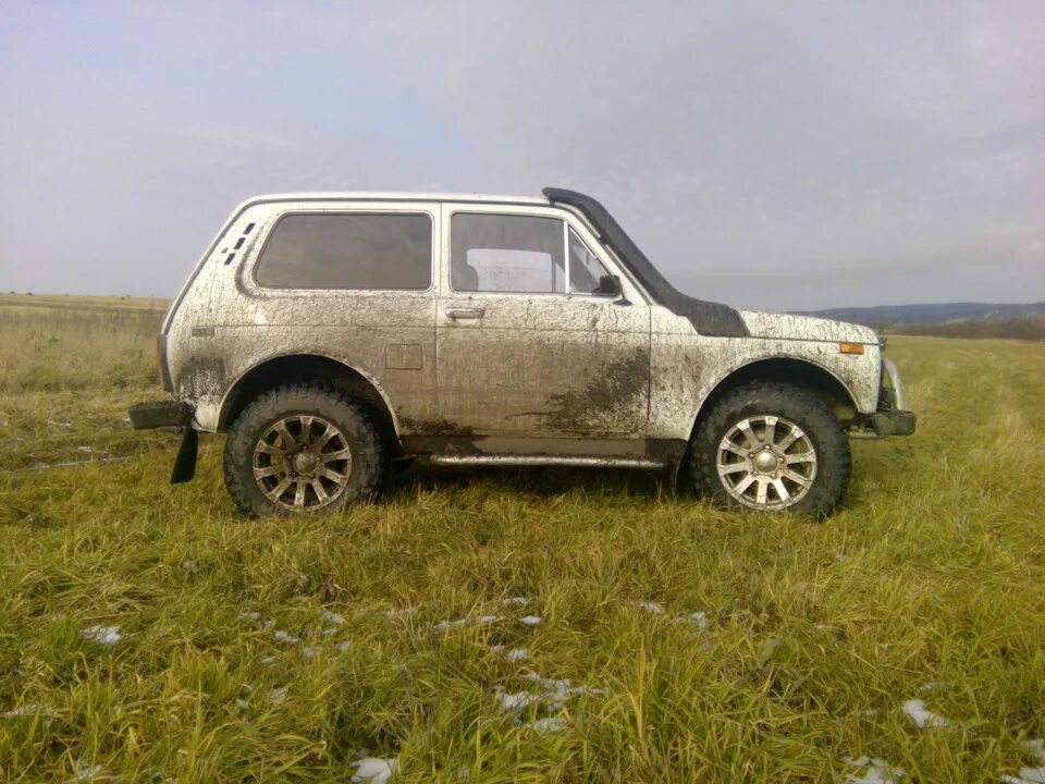 Нива на грязевых колесах фото Отзыв о резине COMFORSER ☢ CF3000 ☢ - Lada 4x4 3D, 1,7 л, 1997 года шины DRIVE2