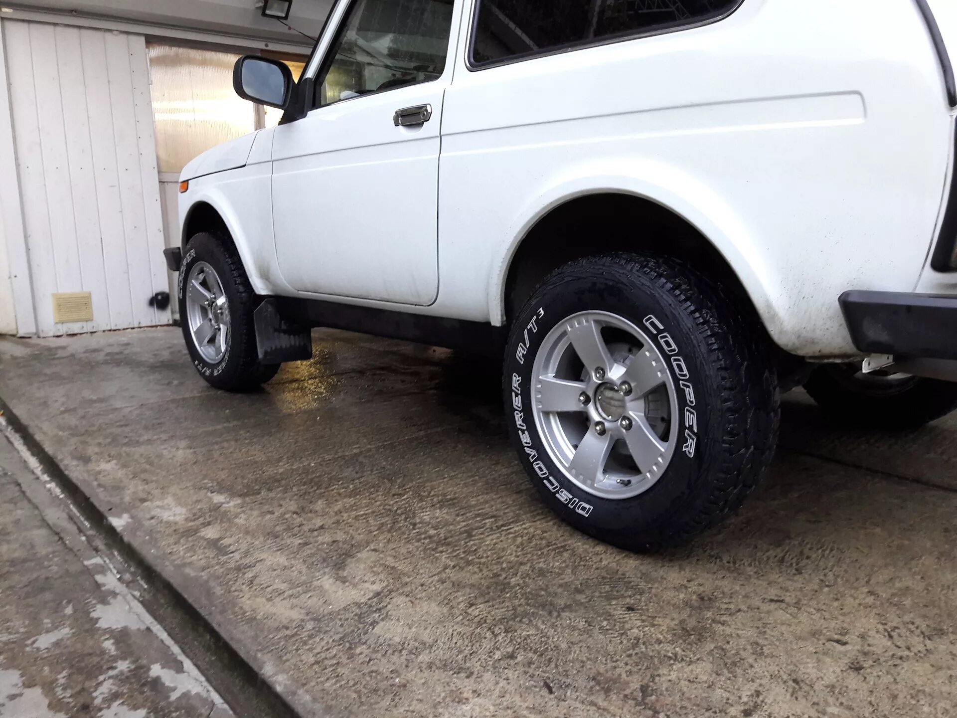 Нива на колесах 215 65 16 фото Нива 3D на COOPER DISCOVERER A/T3 SPORT 215/70 R16 - DRIVE2