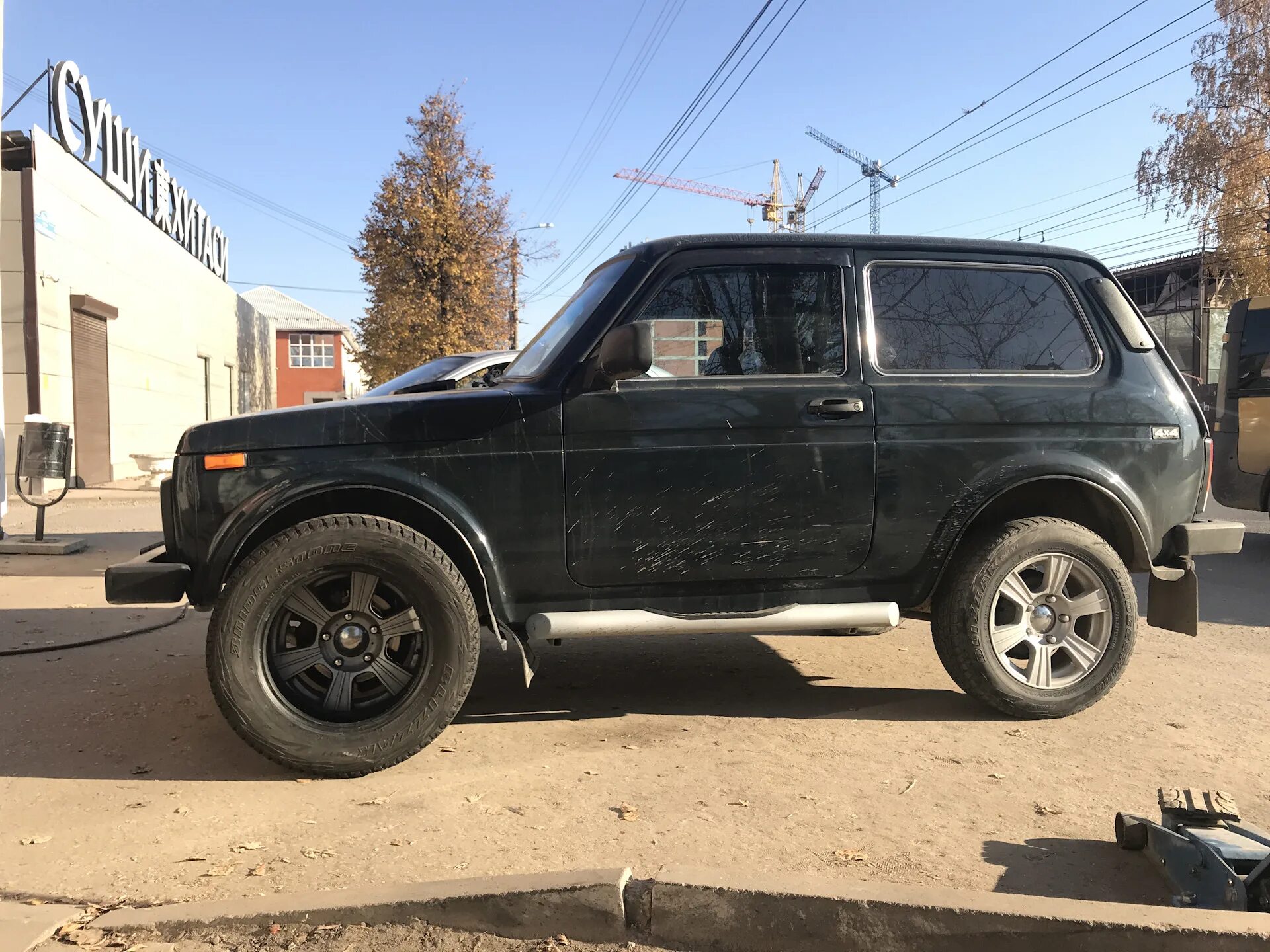 Нива на колесах 215 65 16 фото Примерил тапули 215/70-16 - Lada 4x4 3D, 1,7 л, 2011 года шины DRIVE2