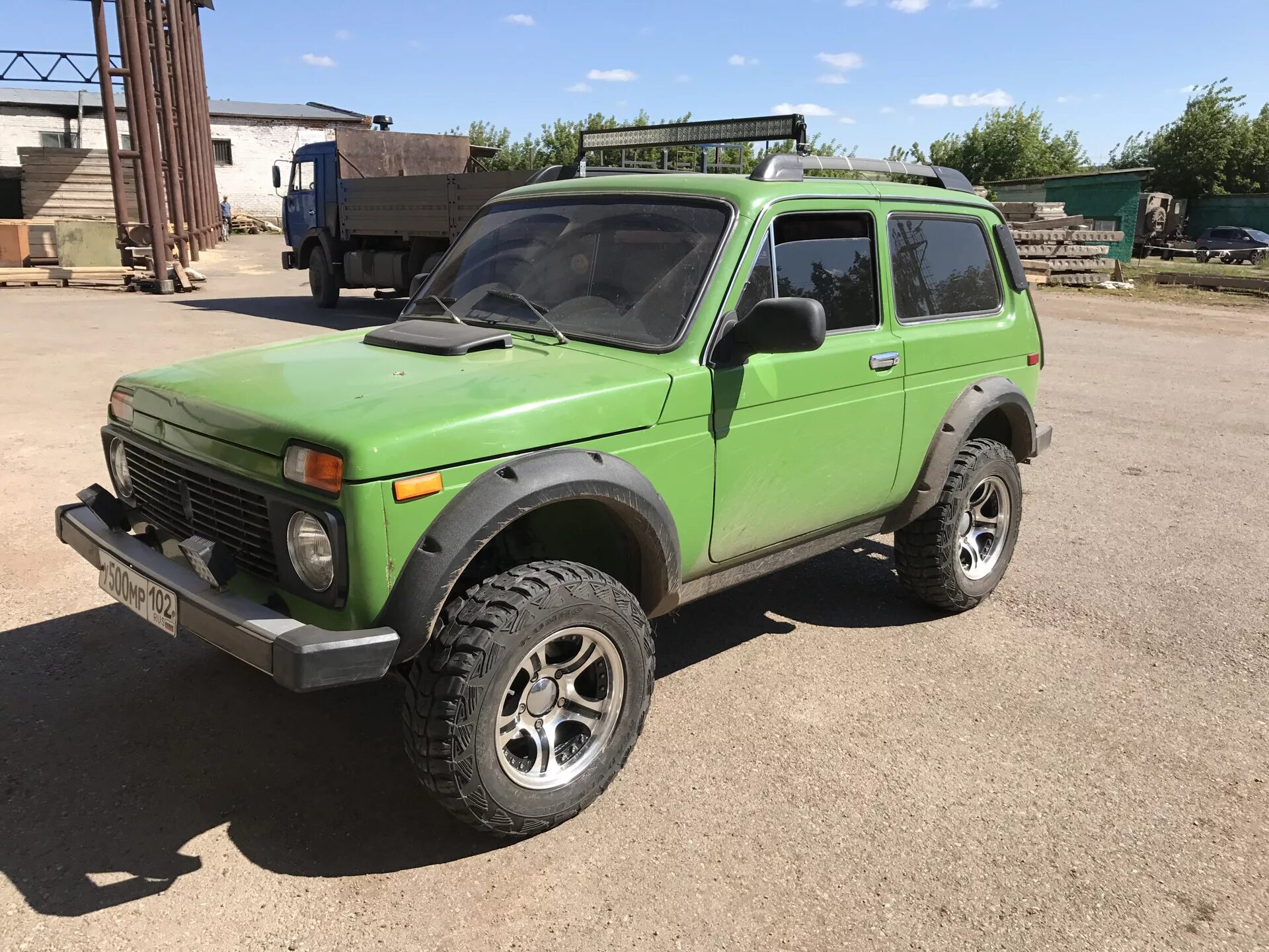 Нива на колесах 215 65 16 фото Шины Kumho Road Venture M/T KL71 215/75/15 - Lada 4x4 3D, 1,7 л, 1983 года колёс