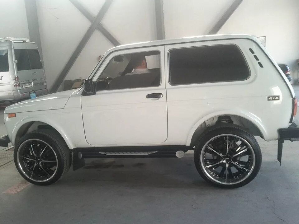Нива на красивых дисках фото Ищу диски R18-R20 - Lada 4x4 3D, 1,7 л, 2013 года колёсные диски DRIVE2