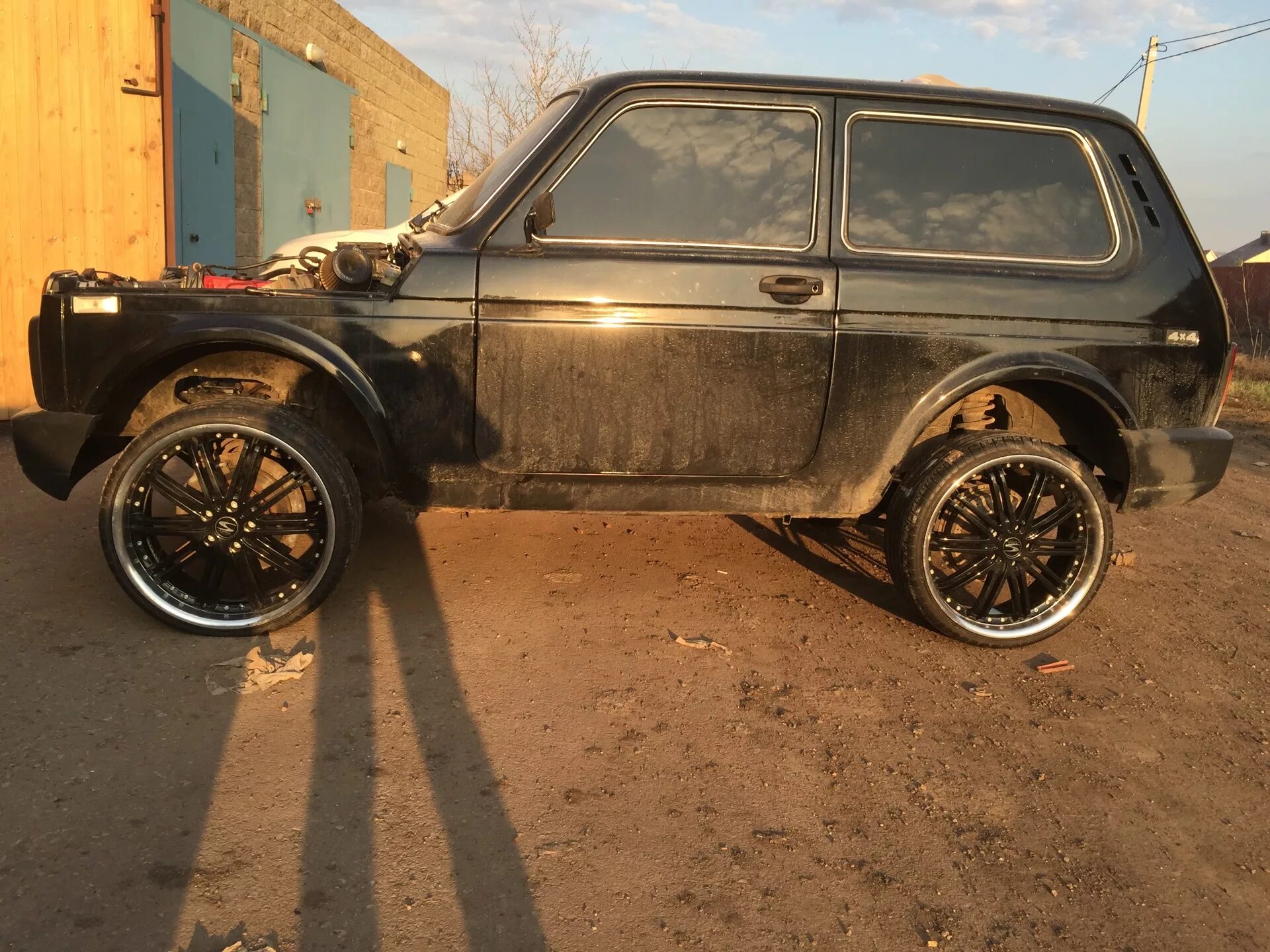 Нива на красивых дисках фото Переобули на 20-е - Lada 4x4 3D, 1,8 л, 1994 года колёсные диски DRIVE2
