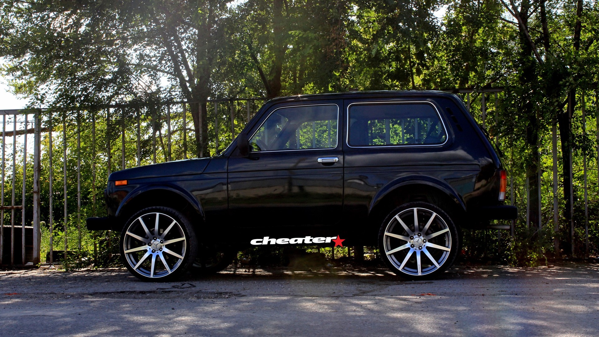 Нива на красивых дисках фото Lada 4x4 3D 1.7 бензиновый 2014 Cheater ☆ на DRIVE2