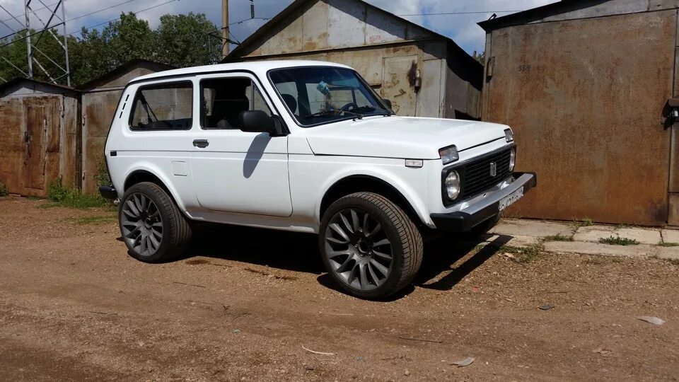 Нива на красивых дисках фото Lada 4x4 3D 1.7 бензиновый 1997 на DRIVE2