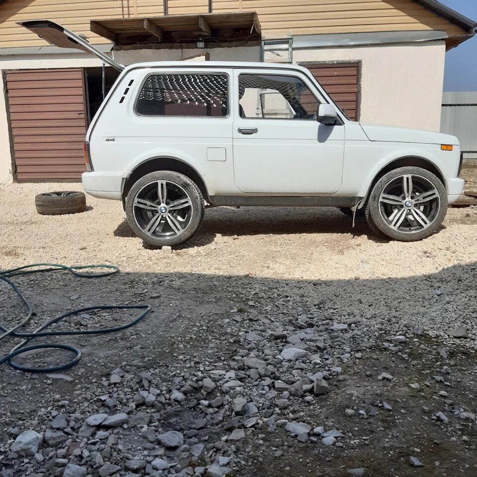 Нива на литье фото Диски BMW стиль 167 на ниву - Lada 4x4 3D, 1,7 л, 2011 года колёсные диски DRIVE