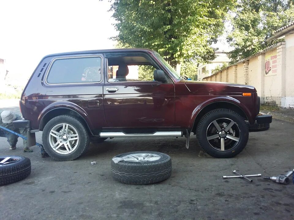 Нива на литых дисках 16r фото Замена колес - Lada 4x4 3D, 1,7 л, 2013 года колёсные диски DRIVE2