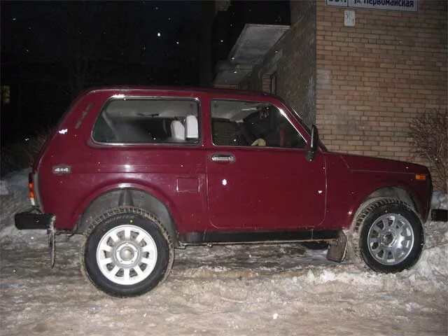 Нива на резине 205 55 16 фото Диски ВСМПО Нептун R16 7'', 235/60 R16, вылет 35А @ Нива 4x4
