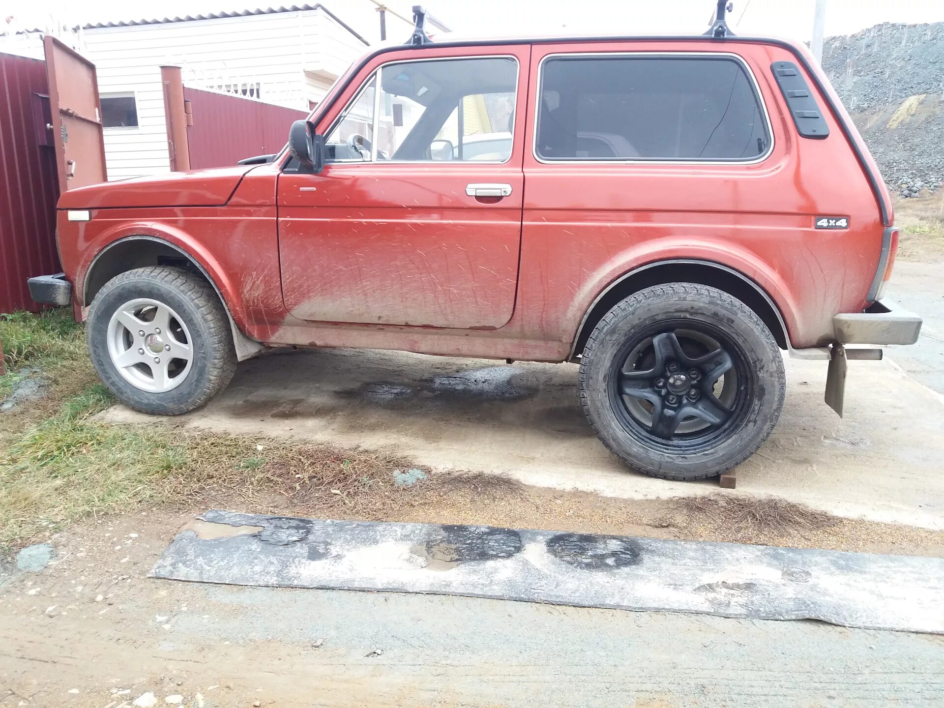 Нива на резине 205 55 16 фото Замена лабутенов, теперь 225/55R17 - Lada 4x4 3D, 1,7 л, 1997 года колёсные диск