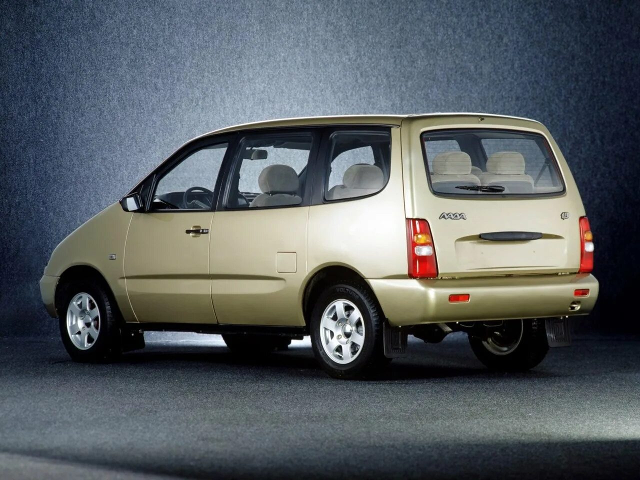 Нива надежда фото Lada (ВАЗ) 2120 Надежда 1 поколение рестайлинг, компактвэн - технические характе